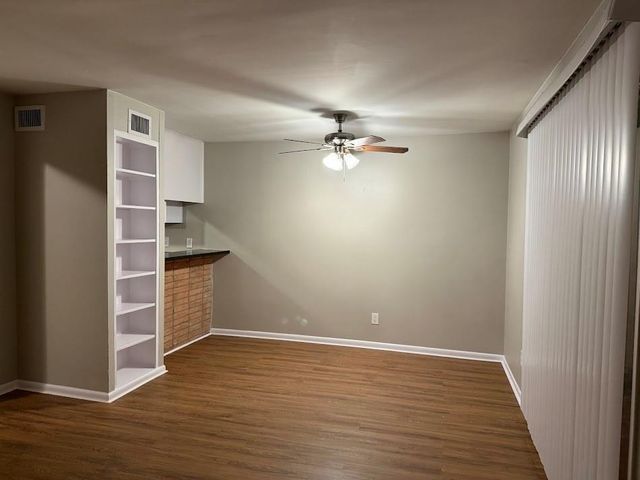 5123 Del Monte Drive 11, Houston, TX 77056