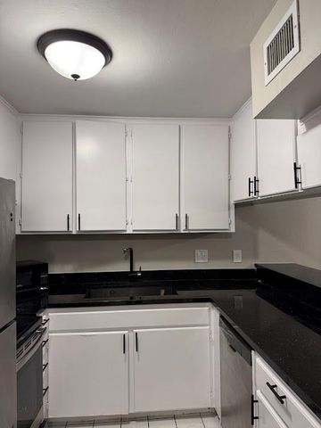 5123 Del Monte Drive 11, Houston, TX 77056