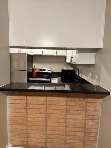 5123 Del Monte Drive 11, Houston, TX 77056