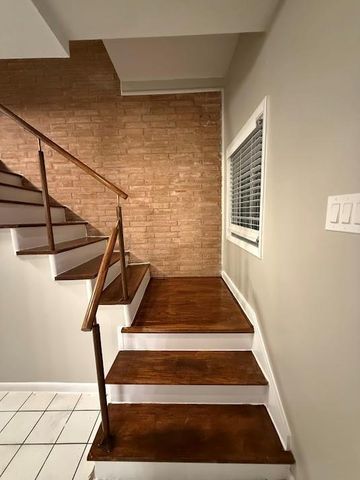 5123 Del Monte Drive 11, Houston, TX 77056