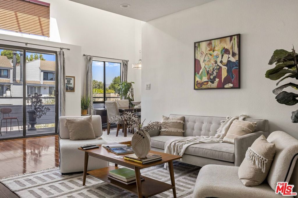 13331 Moorpark Street 318, Sherman Oaks, CA 91423 — exterior