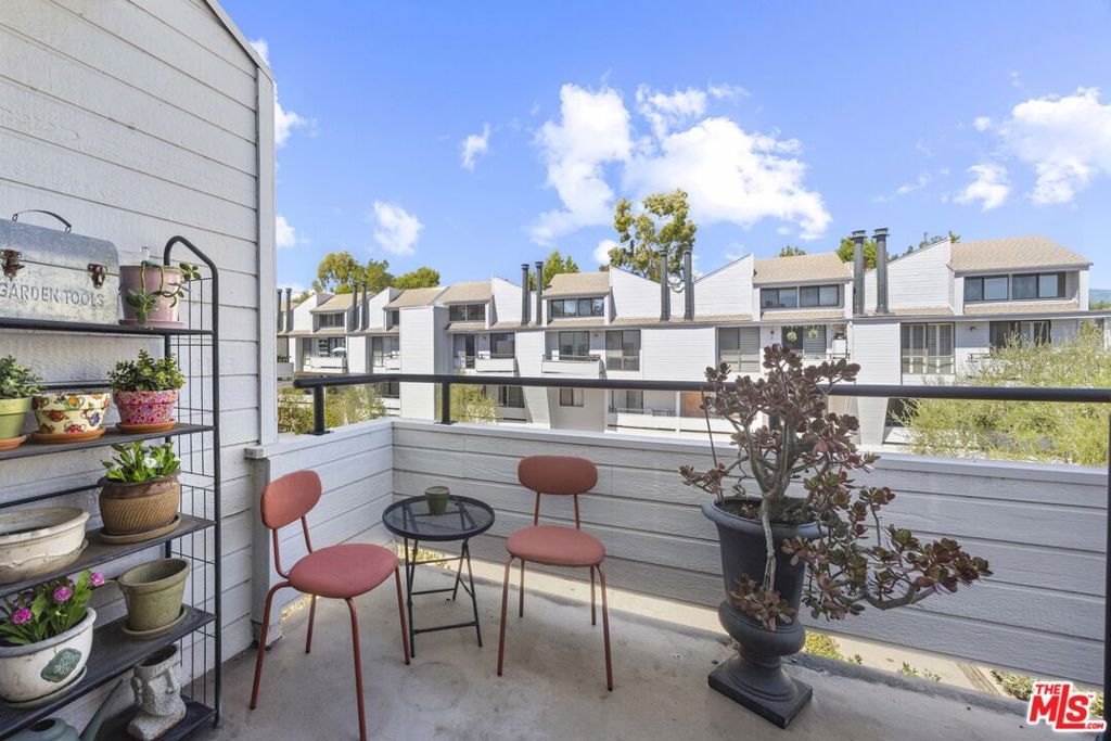 13331 Moorpark Street 318, Sherman Oaks, CA 91423 — photo 4