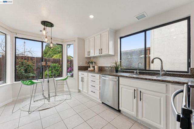 117 Payot Ct, Alameda, CA 94502