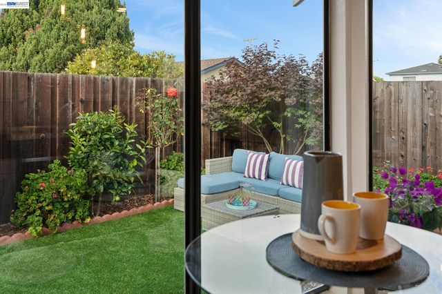 117 Payot Ct, Alameda, CA 94502