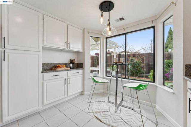 117 Payot Ct, Alameda, CA 94502