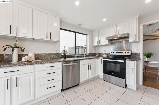 117 Payot Ct, Alameda, CA 94502