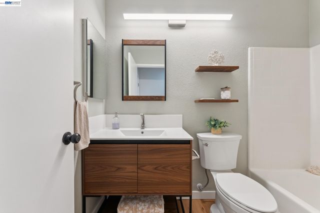117 Payot Ct, Alameda, CA 94502