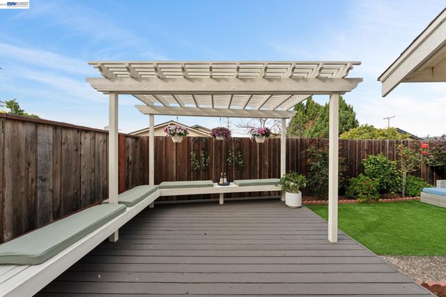 117 Payot Ct, Alameda, CA 94502