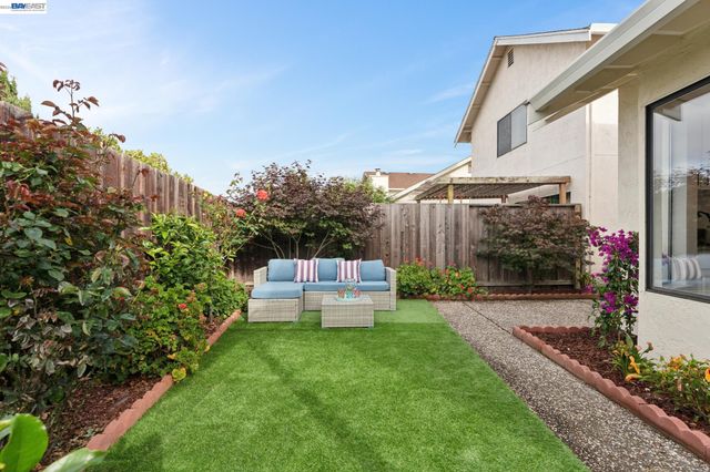 117 Payot Ct, Alameda, CA 94502