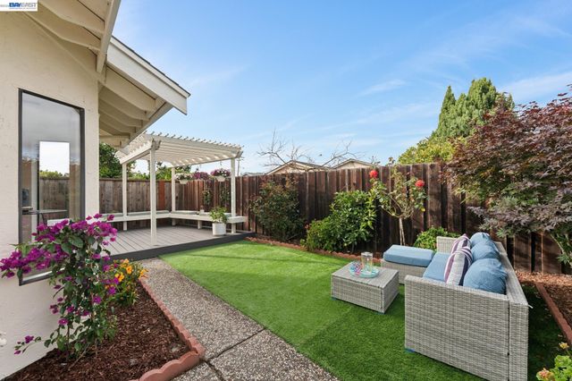 117 Payot Ct, Alameda, CA 94502