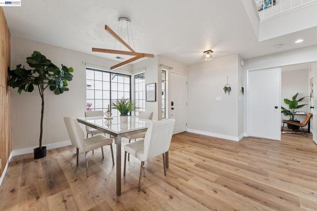 117 Payot Ct, Alameda, CA 94502
