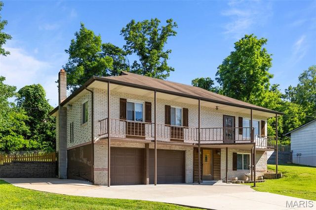 1876 Westbourne Way, Fenton, MO 63026