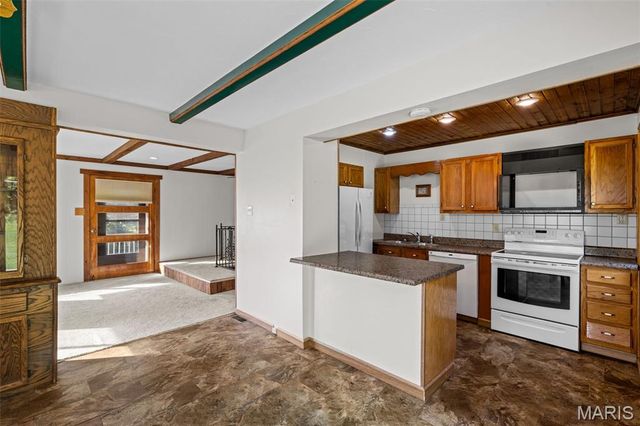 1876 Westbourne Way, Fenton, MO 63026