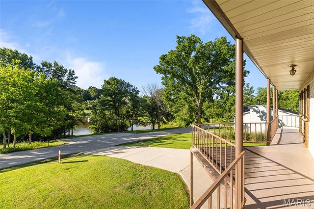1876 Westbourne Way, Fenton, MO 63026