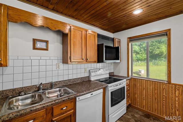 1876 Westbourne Way, Fenton, MO 63026