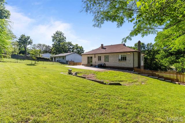1876 Westbourne Way, Fenton, MO 63026