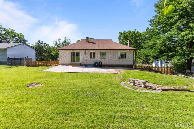 1876 Westbourne Way, Fenton, MO 63026