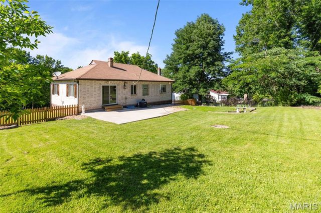 1876 Westbourne Way, Fenton, MO 63026