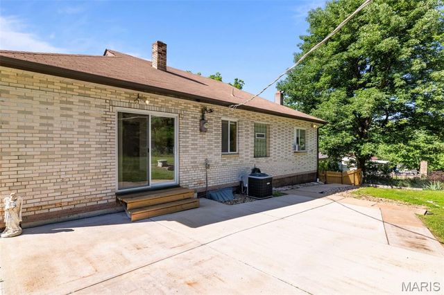 1876 Westbourne Way, Fenton, MO 63026