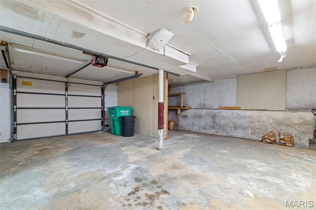 1876 Westbourne Way, Fenton, MO 63026