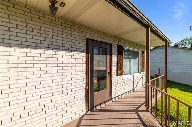 1876 Westbourne Way, Fenton, MO 63026