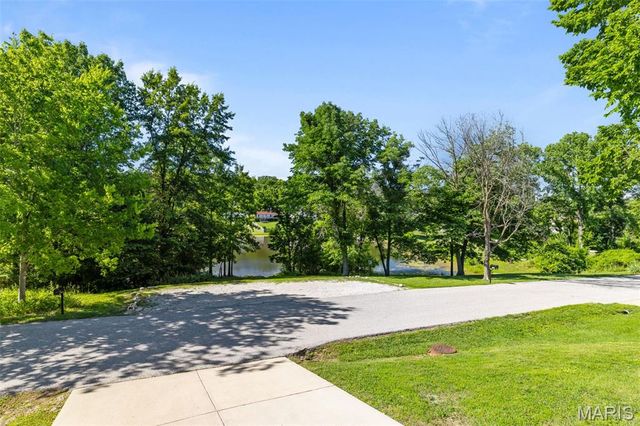 1876 Westbourne Way, Fenton, MO 63026