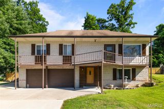 1876 Westbourne Way, Fenton, MO 63026