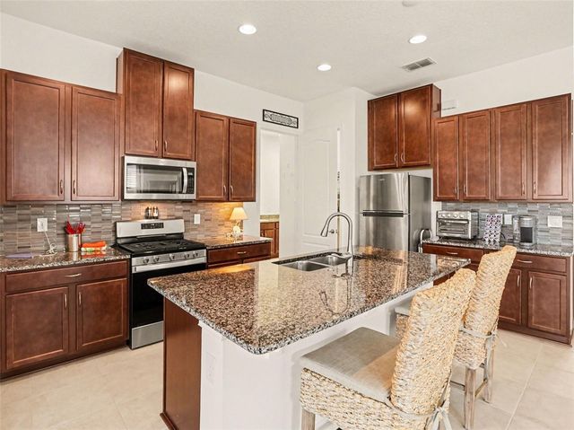 2520 YELLOW BRICK ROAD, St Cloud, FL 34772