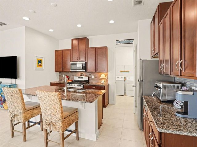 2520 YELLOW BRICK ROAD, St Cloud, FL 34772