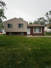 28472 Greenview Street, Romulus, MI 48174