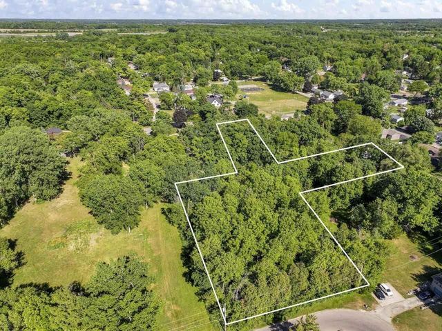 2810 Fischer DRIVE, Burlington, WI 53105