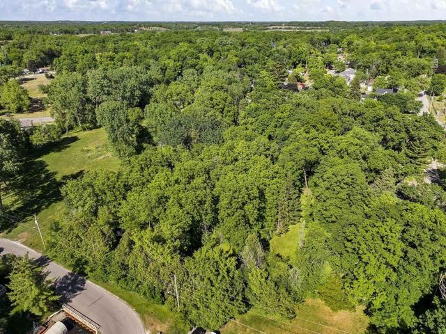 2810 Fischer DRIVE, Burlington, WI 53105