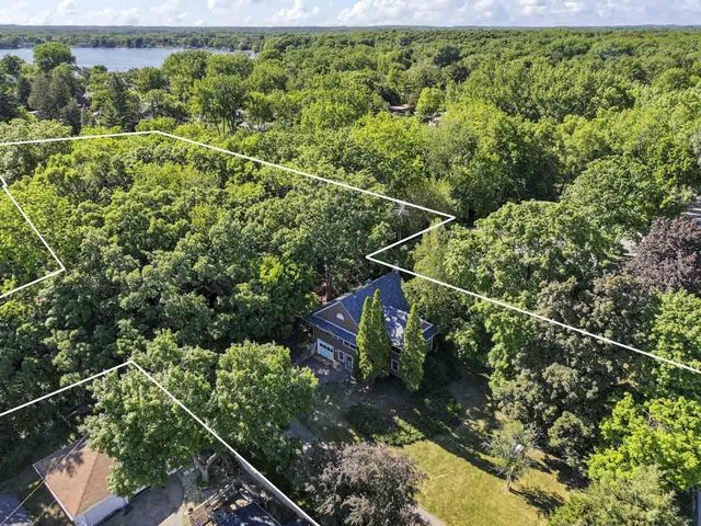 2810 Fischer DRIVE, Burlington, WI 53105