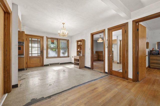 2810 Fischer DRIVE, Burlington, WI 53105