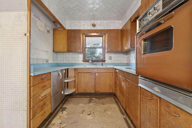 2810 Fischer DRIVE, Burlington, WI 53105