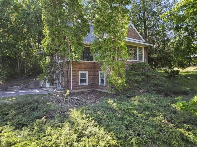 2810 Fischer DRIVE, Burlington, WI 53105