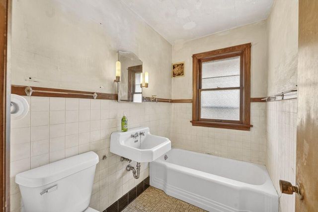 2810 Fischer DRIVE, Burlington, WI 53105