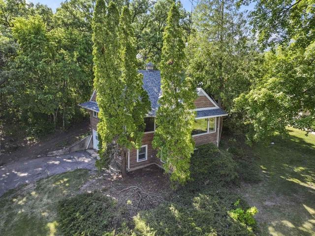 2810 Fischer DRIVE, Burlington, WI 53105