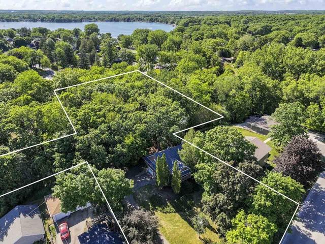 2810 Fischer DRIVE, Burlington, WI 53105