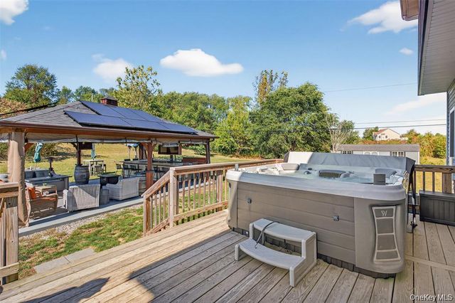 2 Harcourt Cosman Drive, Newburgh, NY 12550