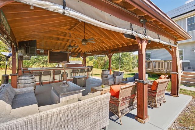 2 Harcourt Cosman Drive, Newburgh, NY 12550