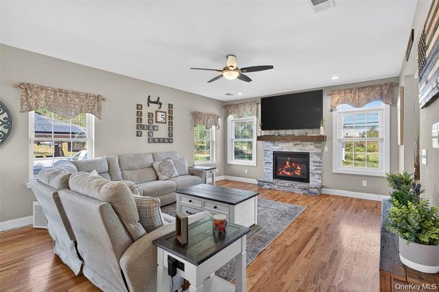 2 Harcourt Cosman Drive, Newburgh, NY 12550