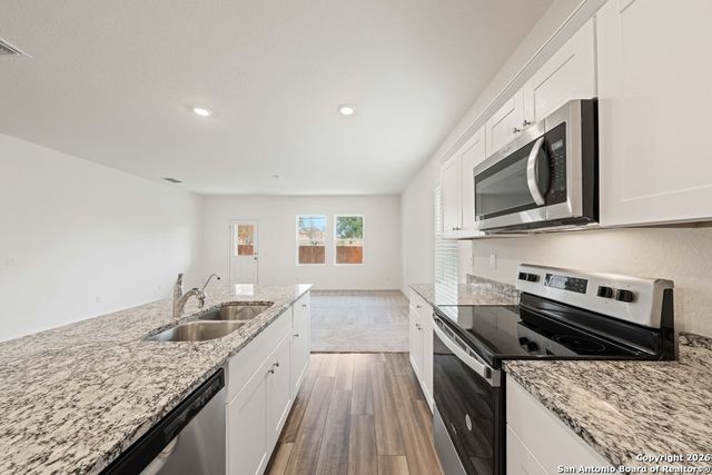 6028 Pearl Meadow, Converse, TX 78109