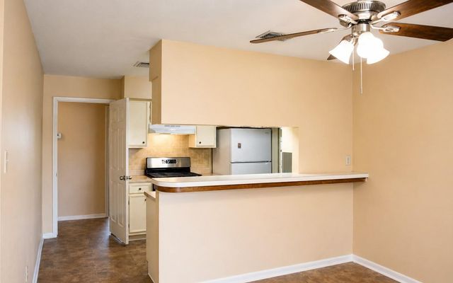 4826 Redfish Reef Drive, Bacliff, TX 77518