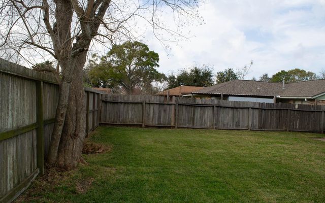 4826 Redfish Reef Drive, Bacliff, TX 77518