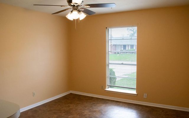 4826 Redfish Reef Drive, Bacliff, TX 77518