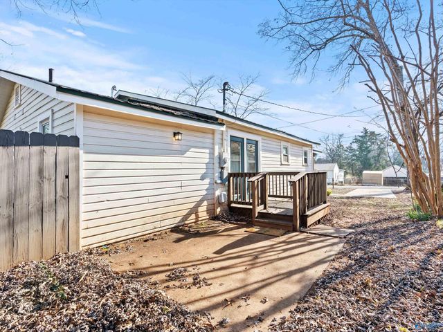 3906 10th Avenue SW, Huntsville, AL 35805