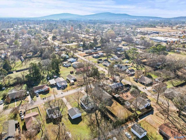 3906 10th Avenue SW, Huntsville, AL 35805