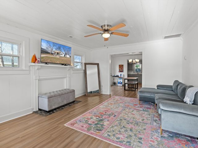 3906 10th Avenue SW, Huntsville, AL 35805