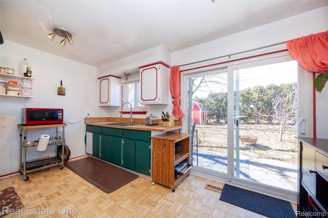 14255 Alexander Street, Livonia, MI 48154